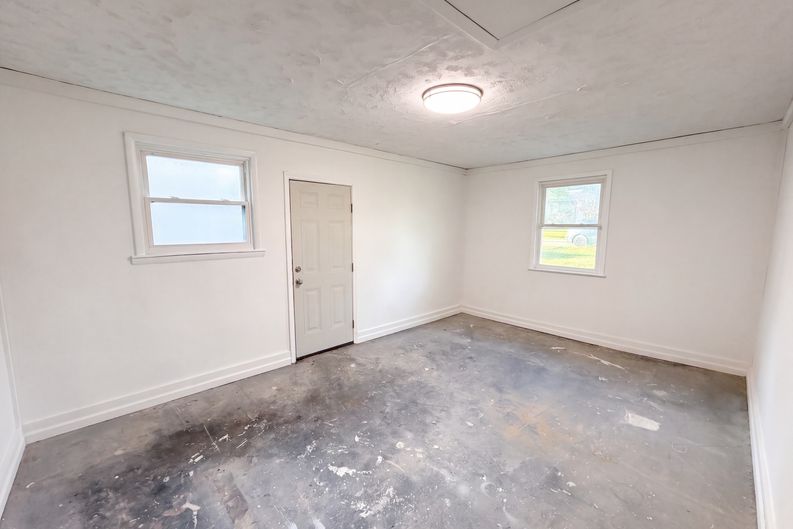 Photo 22 of 27 of 7301 Meadowbrook Cir, Knoxville, TN