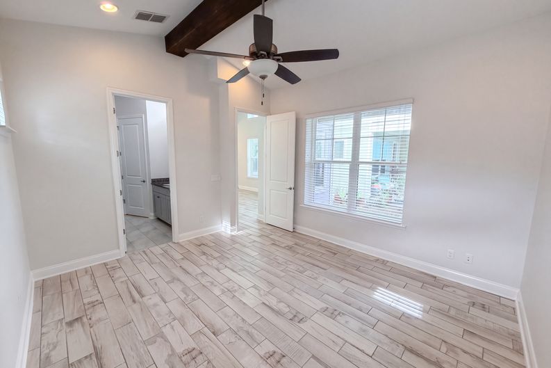 Photo 4 of 32 of 7797 Laureate Blvd, Orlando, FL