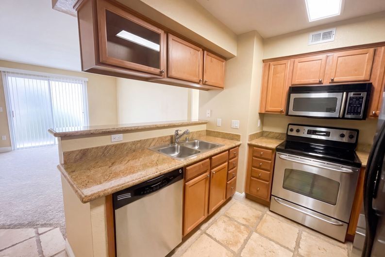 Photo 8 of 17 of 885 Halidon Way, Folsom, CA