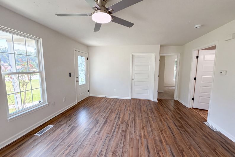 Photo 3 of 33 of 4982 Follansbee Rd, Winston Salem, NC
