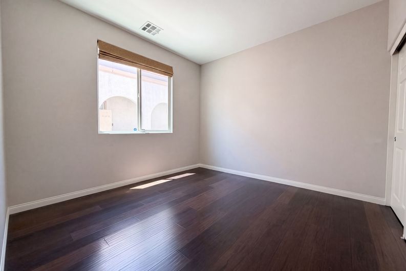 Photo 10 of 21 of 908 Baronet Dr, Las Vegas, NV