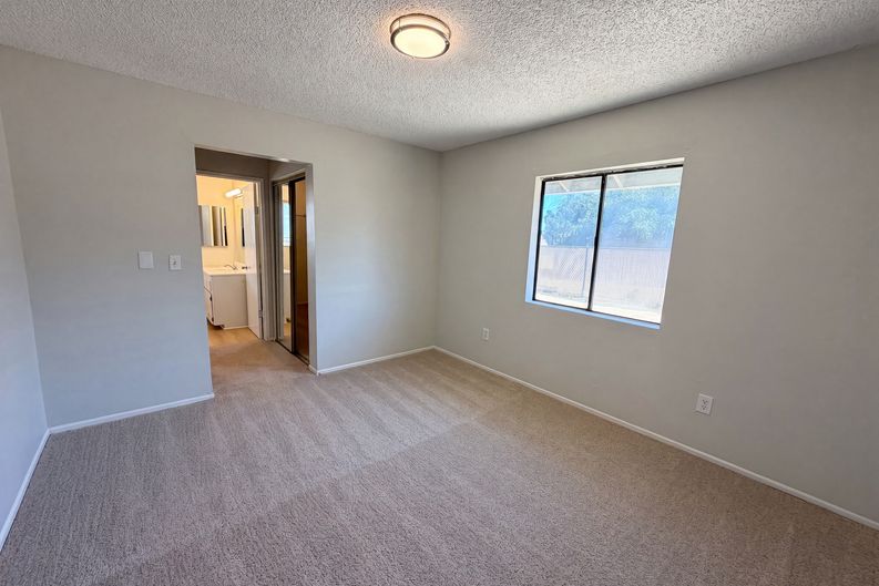 Photo 9 of 25 of 13191 El Rio Rd, Victorville, CA