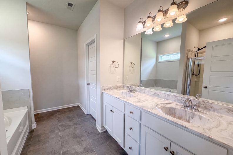 Photo 15 of 23 of 734 Mitscher Dr, Spring Hill, TN