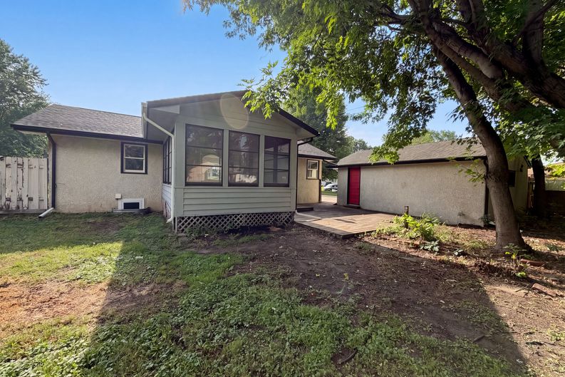 Photo 5 of 31 of 6180 6th St NE, Fridley, MN
