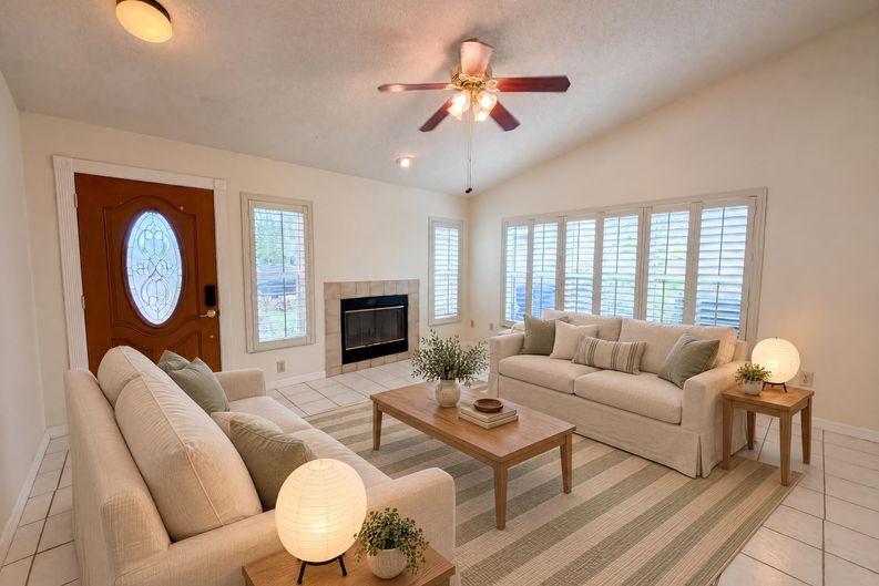 Photo 3 of 17 of 11648 Hidden Hollow Cir, Tampa, FL
