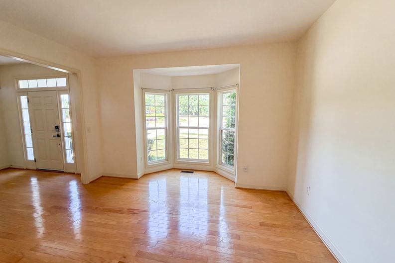 Photo 7 of 23 of 4903 Homeplace Dr, Apex, NC