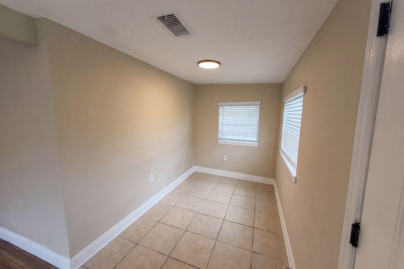 Photo 7 of 23 of 1506 W 16th St, Sanford, FL