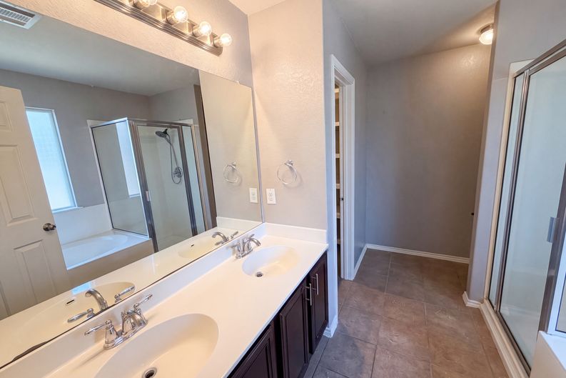 Photo 4 of 49 of 2535 Fayette Dr, New Braunfels, TX