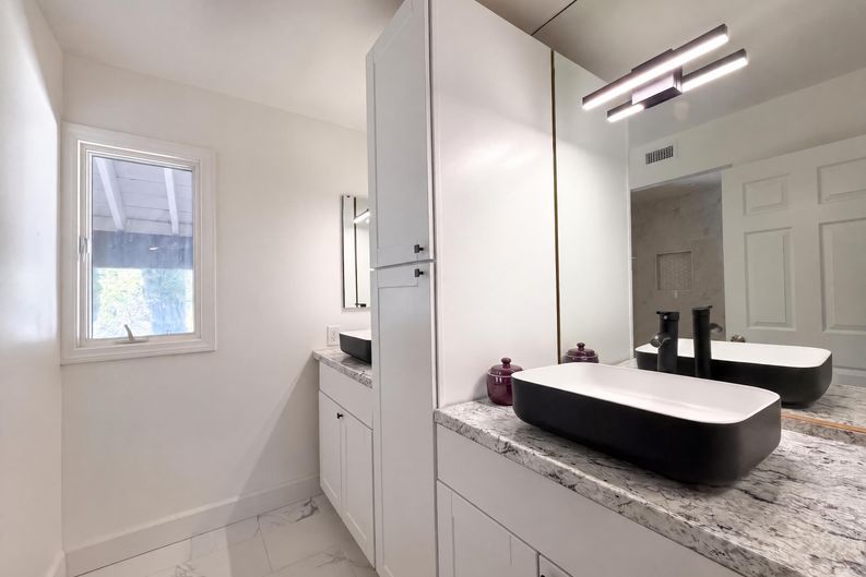 Photo 9 of 17 of 11569 Viking Ave, Porter Ranch, CA