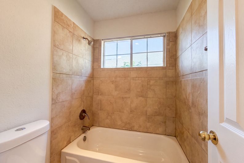 Photo 14 of 24 of 2915 Olympia Dr, Grand Prairie, TX