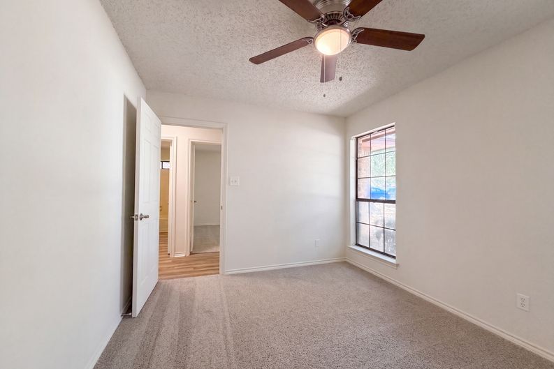 Photo 13 of 19 of 5126 Eagle Nest Dr, Arlington, TX