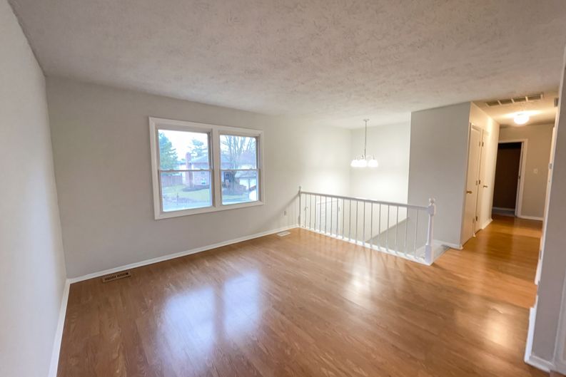 Photo 3 of 19 of 6910 Troon Way, Indianapolis, IN