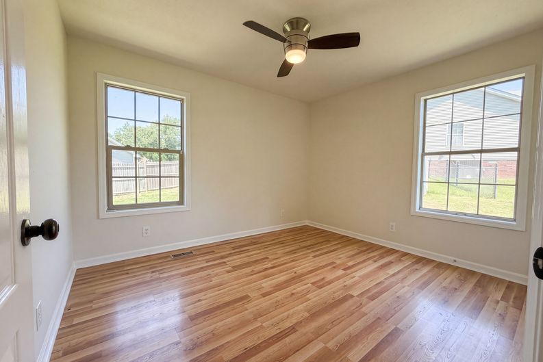 Photo 9 of 15 of 1037 Shadowbrook Dr, Greenbrier, TN