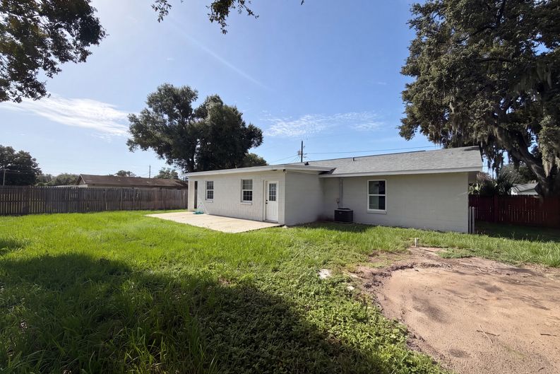 Photo 5 of 19 of 4147 Willow South Dr, Mulberry, FL