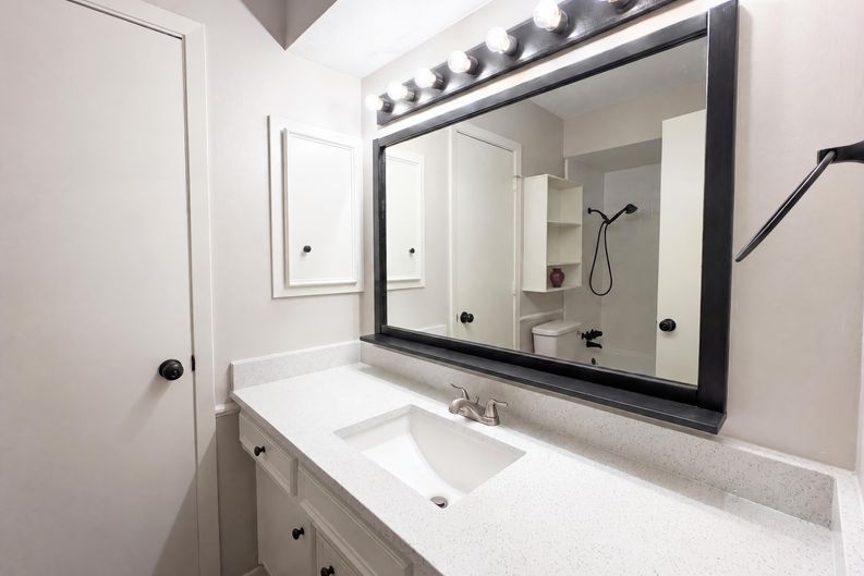 Photo 15 of 22 of 1618 Woodcrest Ln, Carrollton, TX