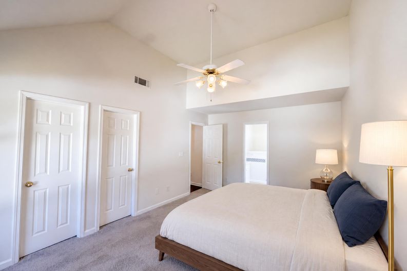 Photo 7 of 23 of 4131 Ravenwood Ct, Union City, GA