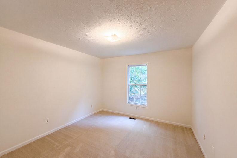 Photo 16 of 26 of 103 Saddlebrook Ct, Lagrange, GA