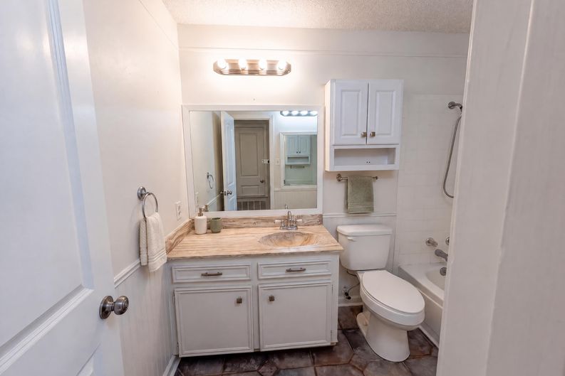 Photo 13 of 22 of 203 Frost Creek Ave, Groesbeck, TX
