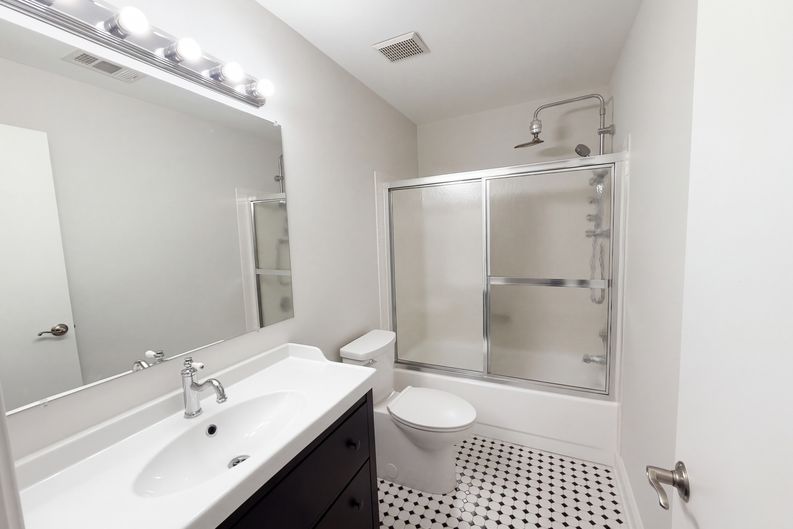 Photo 18 of 25 of 7904 Saddlehorn Ct, Manassas, VA
