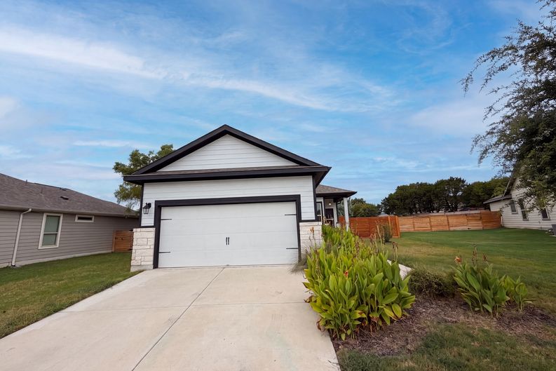 Photo 15 of 17 of 105 Syrah Ct, Leander, TX