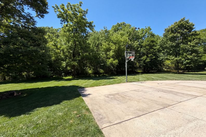 Photo 18 of 21 of 15130 Stonegreen Ln, Huntersville, NC