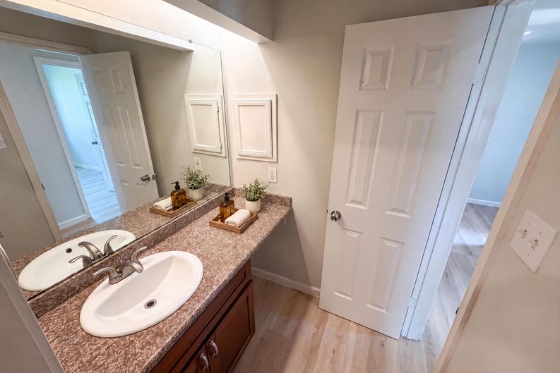 Photo 13 of 20 of 318 Floravista Dr, Webster, TX
