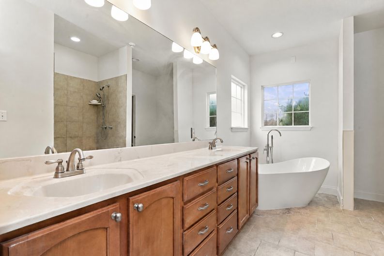 Photo 9 of 23 of 2433 Misty Ridge Dr, Lenoir City, TN