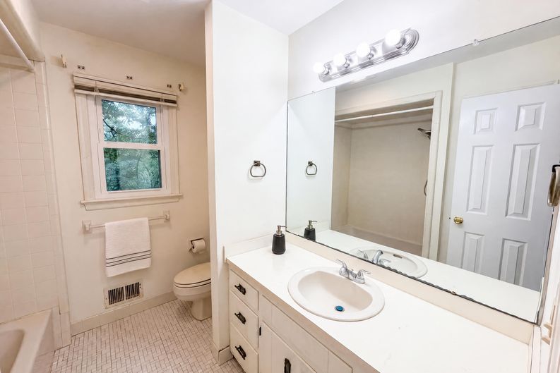 Photo 12 of 35 of 101 Wexford Way, Basking Ridge, NJ