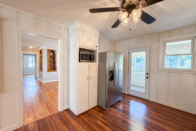Photo 8 of 20 of 3006 Hilldale Rd, West Columbia, SC