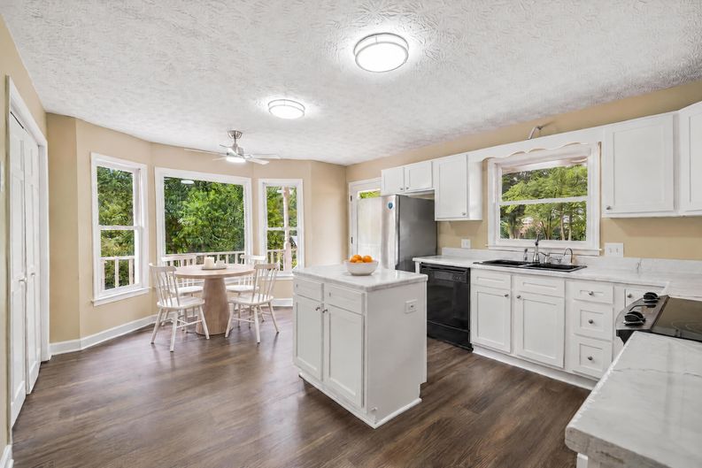 Photo 13 of 34 of 2321 Murdock Rd, Marietta, GA