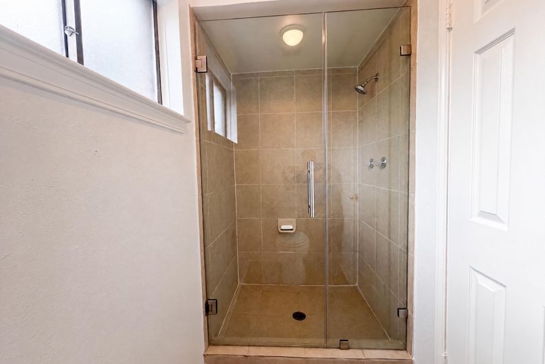 Photo 14 of 19 of 3714 Saint William Ln, Houston, TX