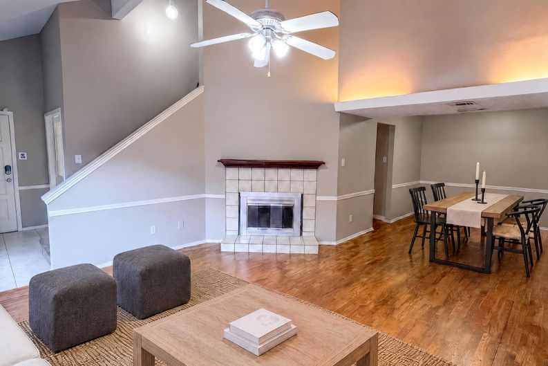 Photo 6 of 24 of 1633 San Francisco St, Carrollton, TX
