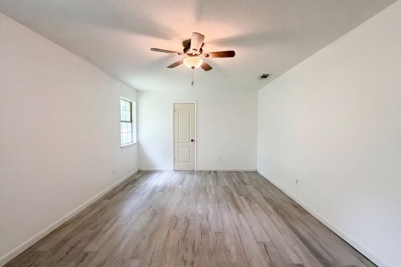 Photo 4 of 16 of 410 Cole Ave, Temple, TX