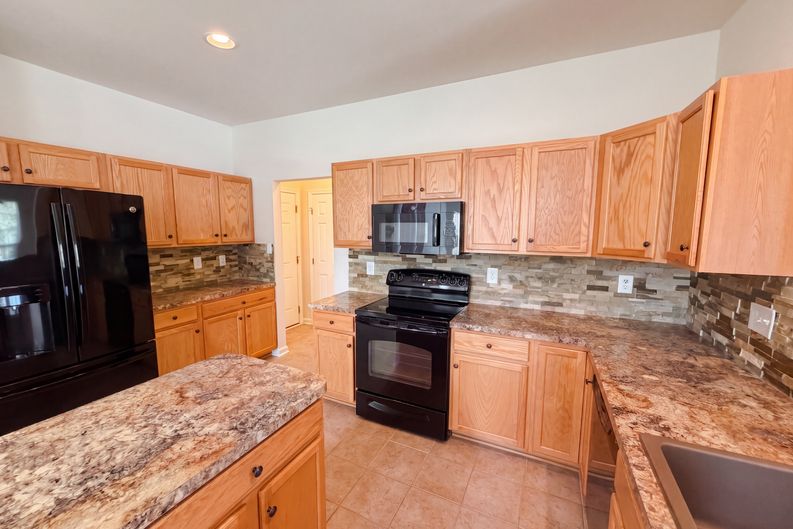 Photo 10 of 27 of 13306 Castlewellan Dr, Chester, VA