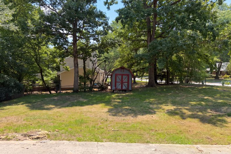 Photo 27 of 30 of 800 Edinburgh Dr, Jamestown, NC