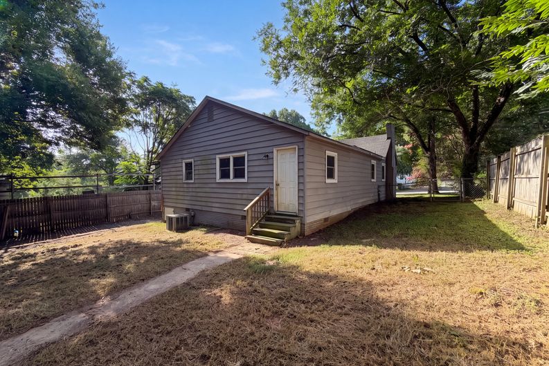 Photo 18 of 19 of 831 Fairview St, Kannapolis, NC