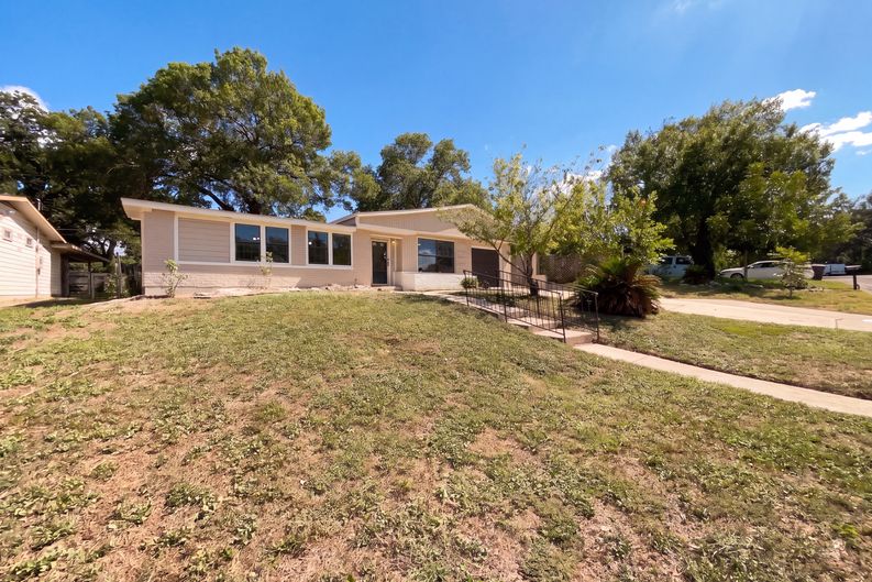 Photo 18 of 22 of 222 Colebrook Dr, San Antonio, TX