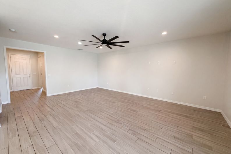 Photo 7 of 29 of 4510 Penkert Pl, Lakeland, FL