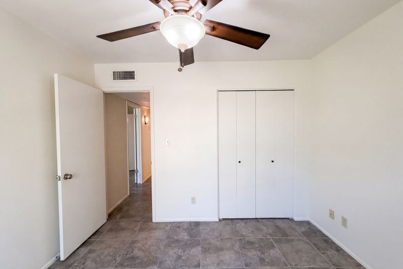Photo 4 of 24 of 2346 E Mescal St, Phoenix, AZ