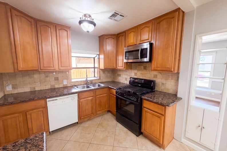 Photo 9 of 29 of 509 Calhoun Pl, Hemet, CA