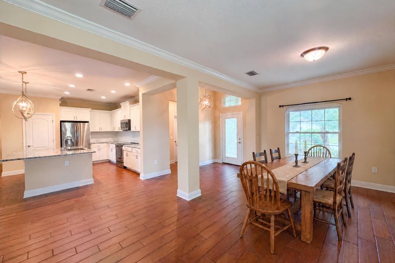 Photo 7 of 24 of 1121 Thornbury Dr, Parrish, FL