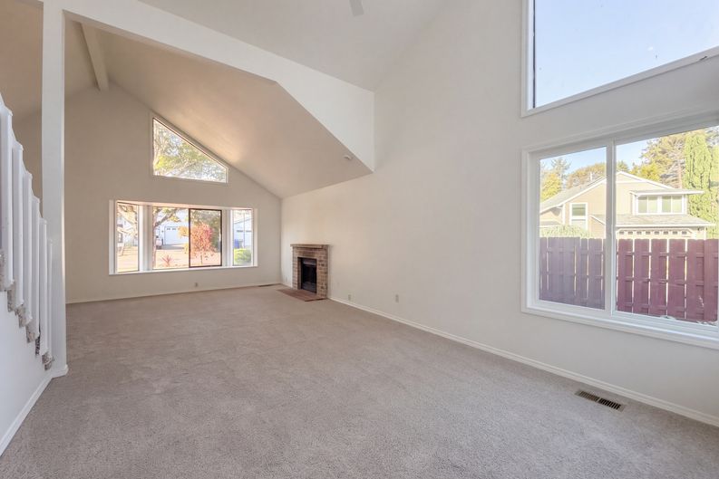 Photo 3 of 23 of 5810 NW Landing Dr, Portland, OR
