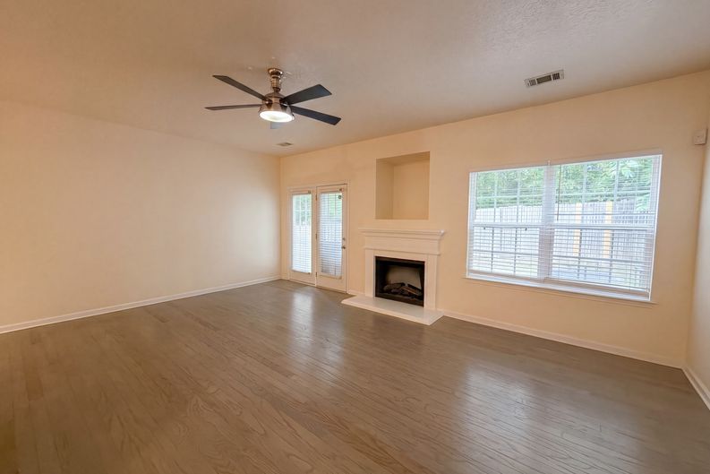 Photo 8 of 18 of 5080 Windsor Forrest Ln, Atlanta, GA