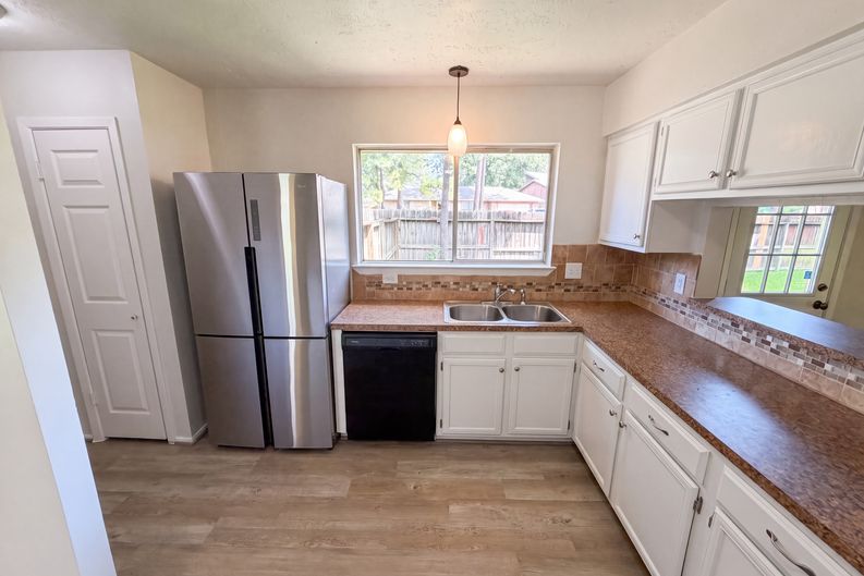 Photo 8 of 19 of 17014 Fid Ct, Crosby, TX
