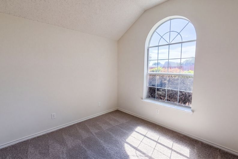 Photo 6 of 25 of 7109 Cottonwood Cir, Sachse, TX