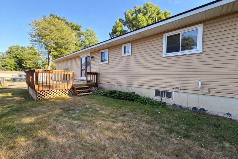 Photo 5 of 28 of 4920 Cass Elizabeth Rd, Waterford, MI
