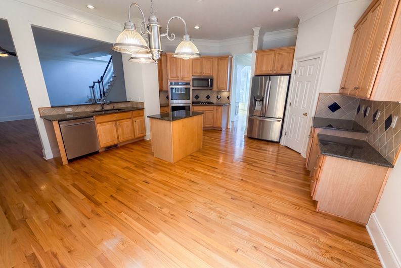 Photo 7 of 41 of 3725 Wescott Way, Sandy Springs, GA