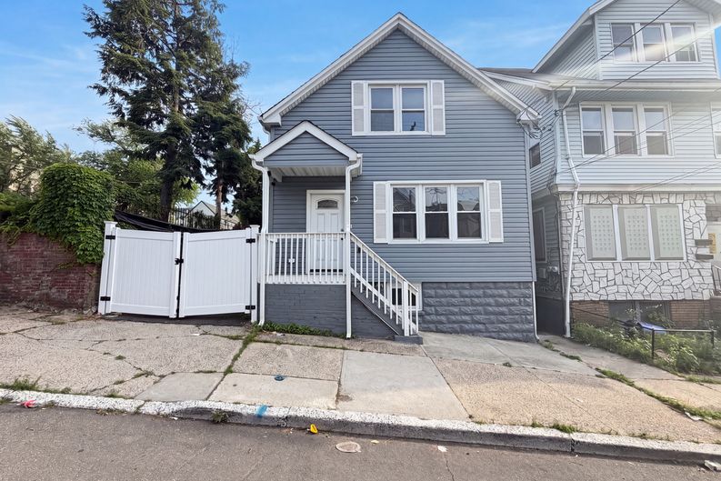Photo 14 of 19 of 15 Arverne Ter, Irvington, NJ