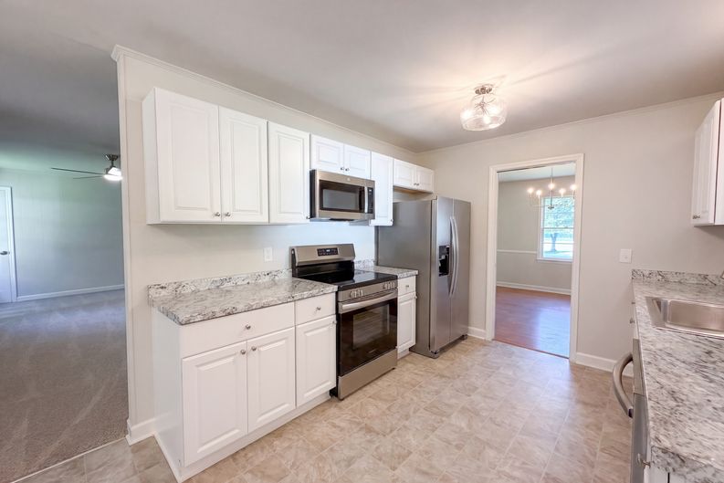 Photo 11 of 34 of 3091 Beechwood Dr, Lithia Springs, GA