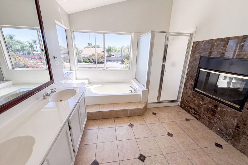 Photo 15 of 25 of 8932 Mesa Oak Dr, Riverside, CA